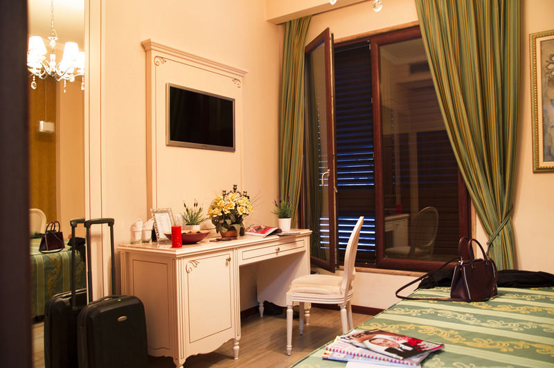 Oxford Hotel Tiranë Ngoại thất bức ảnh