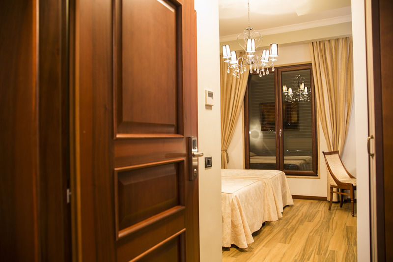 Oxford Hotel Tiranë Ngoại thất bức ảnh