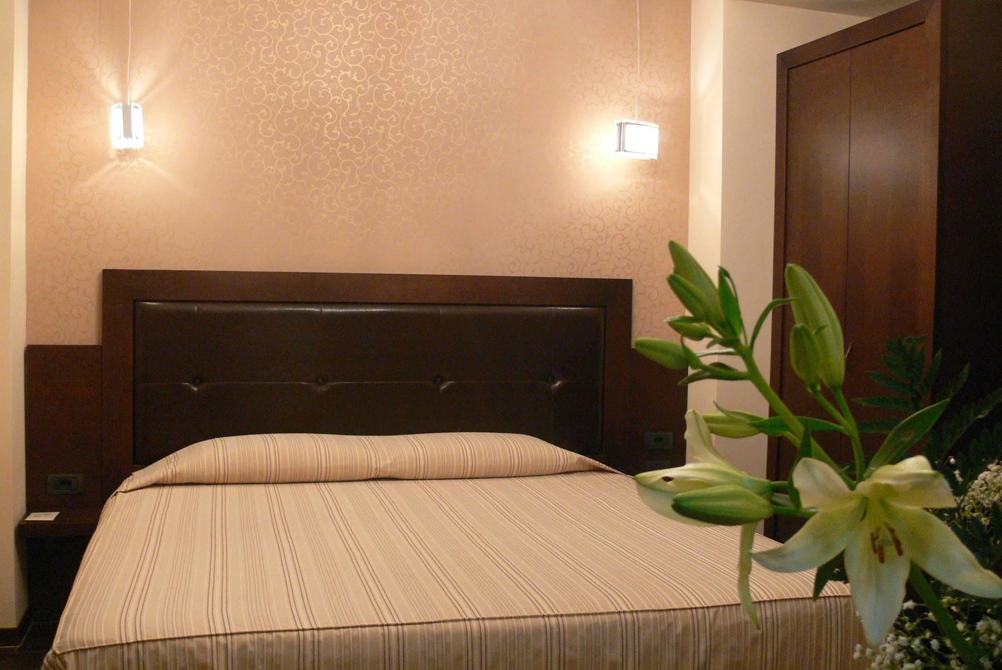 Oxford Hotel Tiranë Ngoại thất bức ảnh