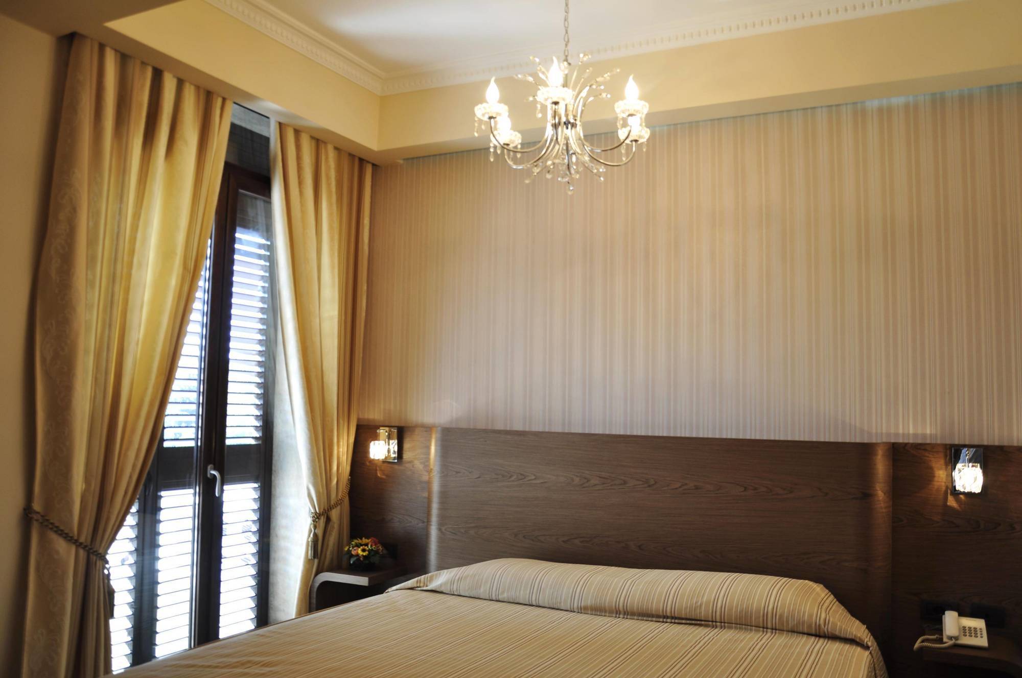 Oxford Hotel Tiranë Ngoại thất bức ảnh