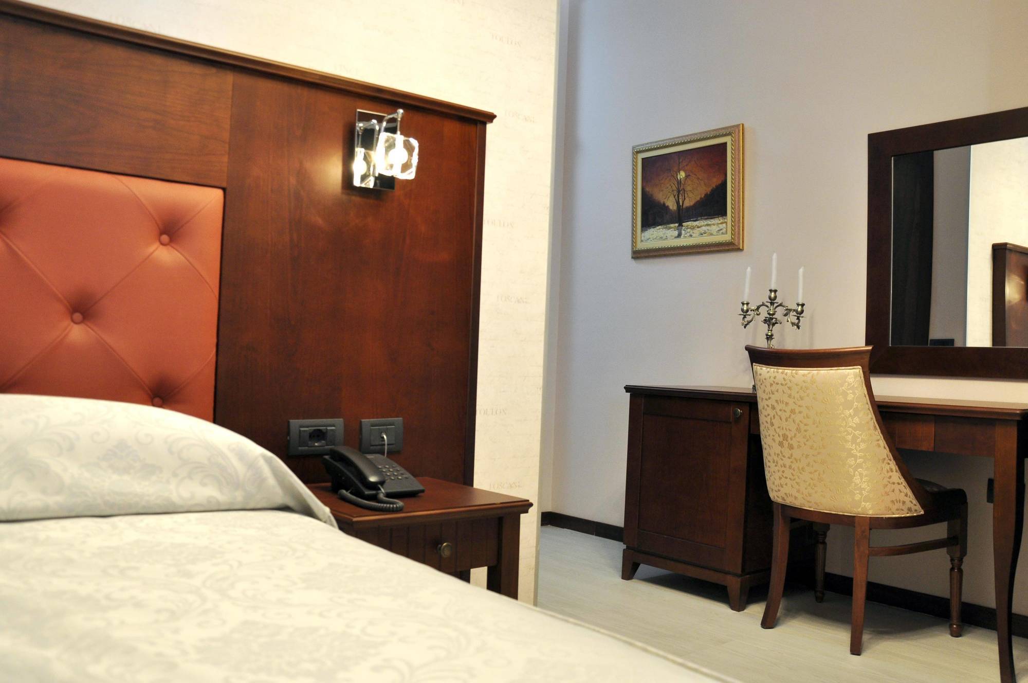Oxford Hotel Tiranë Ngoại thất bức ảnh